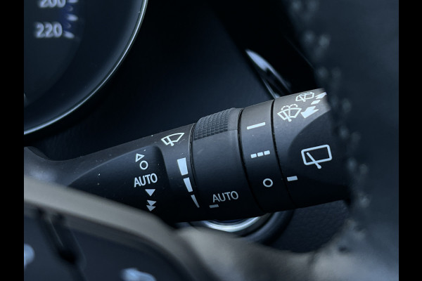 Toyota C-HR 2.0 Hybrid Team D | Trekhaak | Premium LED | Carplay | ACC | Camera | Dodehoek