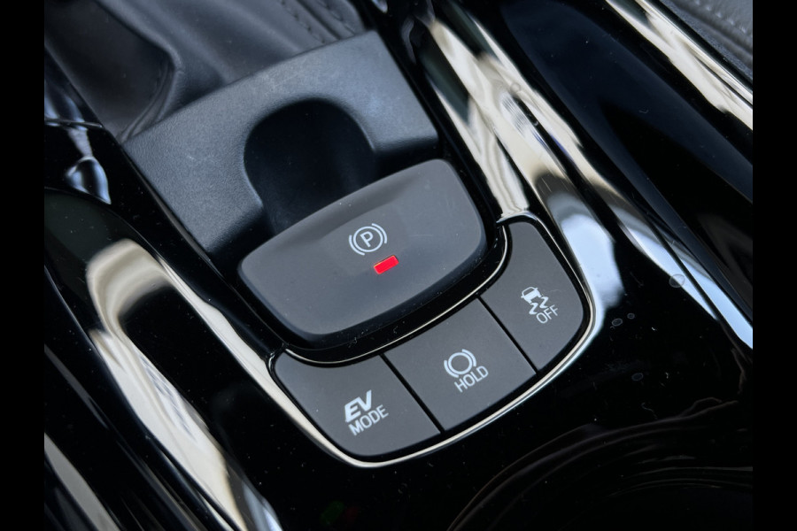 Toyota C-HR 2.0 Hybrid Team D | Trekhaak | Premium LED | Carplay | ACC | Camera | Dodehoek