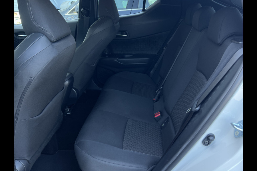 Toyota C-HR 2.0 Hybrid Team D | Trekhaak | Premium LED | Carplay | ACC | Camera | Dodehoek