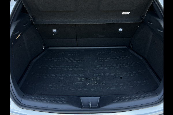 Toyota C-HR 2.0 Hybrid Team D | Trekhaak | Premium LED | Carplay | ACC | Camera | Dodehoek
