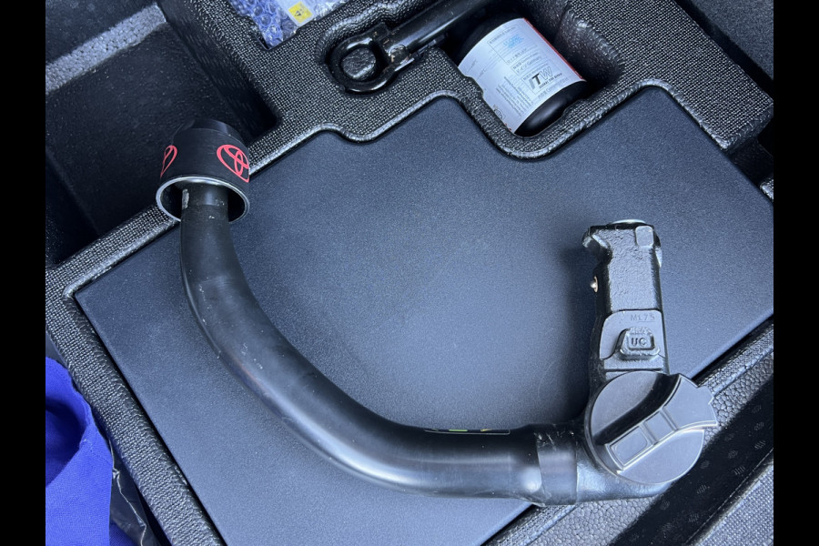 Toyota C-HR 2.0 Hybrid Team D | Trekhaak | Premium LED | Carplay | ACC | Camera | Dodehoek