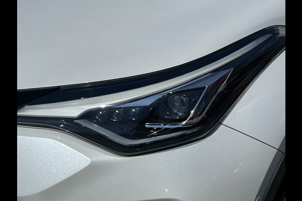 Toyota C-HR 2.0 Hybrid Team D | Trekhaak | Premium LED | Carplay | ACC | Camera | Dodehoek