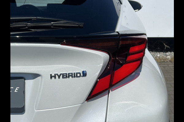 Toyota C-HR 2.0 Hybrid Team D | Trekhaak | Premium LED | Carplay | ACC | Camera | Dodehoek