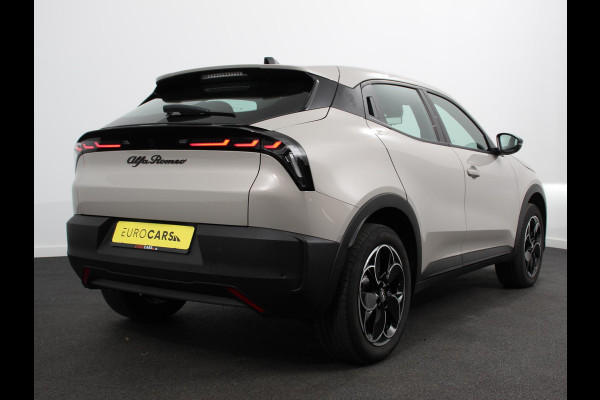 Alfa Romeo junior Elettrica Automaat 156PK Adaptieve Cruise Control LMV 18 inch Full Led Matrix Parkeer senoren Navigatie Apple Carplay / Android auto  Climate Control