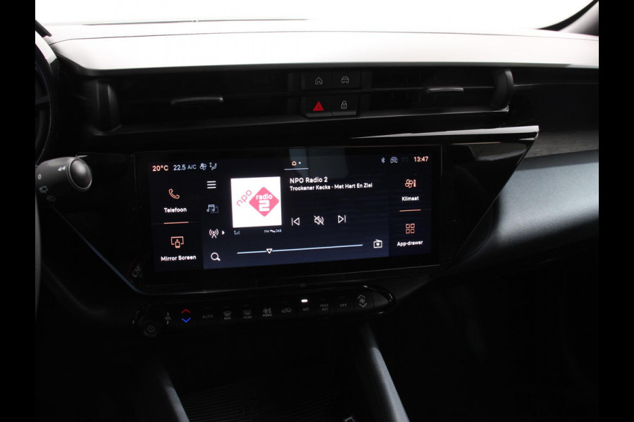 Alfa Romeo junior Elettrica Automaat 156PK Adaptieve Cruise Control LMV 18 inch Full Led Matrix Parkeer senoren Navigatie Apple Carplay / Android auto  Climate Control