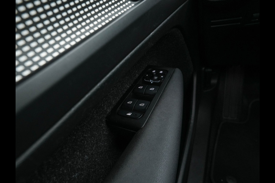 Volvo XC40 Recharge P8 AWD R-Design [ 3-Fase ] (INCL.BTW) Aut. *PANO | LEATHER-ALCANTARA | ADAPTIVE-CRUISE | DIGI-COCKPIT | FULL-LED | CAMERA | NAVI-FULLMAP | ECC | PDC | KEYLESS | HEATED-SPORTSEATS | TOWBAR | 19''ALU*