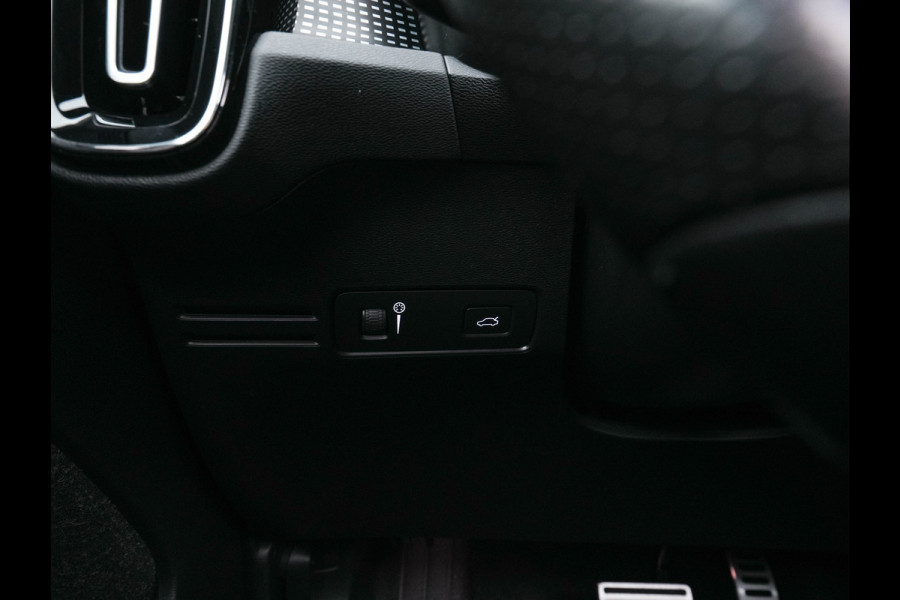 Volvo XC40 Recharge P8 AWD R-Design [ 3-Fase ] (INCL.BTW) Aut. *PANO | LEATHER-ALCANTARA | ADAPTIVE-CRUISE | DIGI-COCKPIT | FULL-LED | CAMERA | NAVI-FULLMAP | ECC | PDC | KEYLESS | HEATED-SPORTSEATS | TOWBAR | 19''ALU*