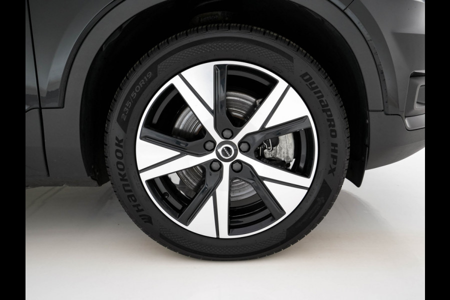 Volvo XC40 Recharge P8 AWD R-Design [ 3-Fase ] (INCL.BTW) Aut. *PANO | LEATHER-ALCANTARA | ADAPTIVE-CRUISE | DIGI-COCKPIT | FULL-LED | CAMERA | NAVI-FULLMAP | ECC | PDC | KEYLESS | HEATED-SPORTSEATS | TOWBAR | 19''ALU*