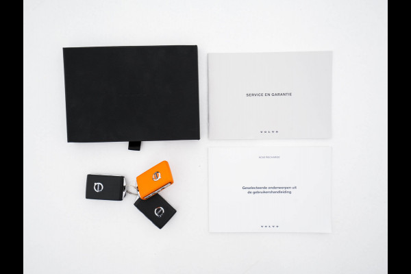 Volvo XC40 Recharge P8 AWD R-Design [ 3-Fase ] (INCL.BTW) Aut. *PANO | LEATHER-ALCANTARA | ADAPTIVE-CRUISE | DIGI-COCKPIT | FULL-LED | CAMERA | NAVI-FULLMAP | ECC | PDC | KEYLESS | HEATED-SPORTSEATS | TOWBAR | 19''ALU*