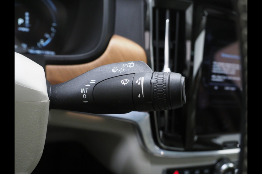 Volvo V90 2.0 T8 AWD Inscription | Panoramadak | Massage | Pilot Assist | HUD | Leder | Keyless | 360 | BLIS | Carplay