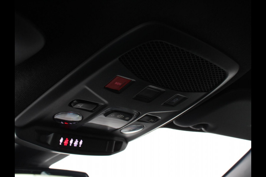 Alfa Romeo junior Elettrica Automaat 156PK Adaptieve Cruise Control LMV 18 inch Full Led Matrix Parkeer senoren Navigatie Apple Carplay / Android auto  Climate Control