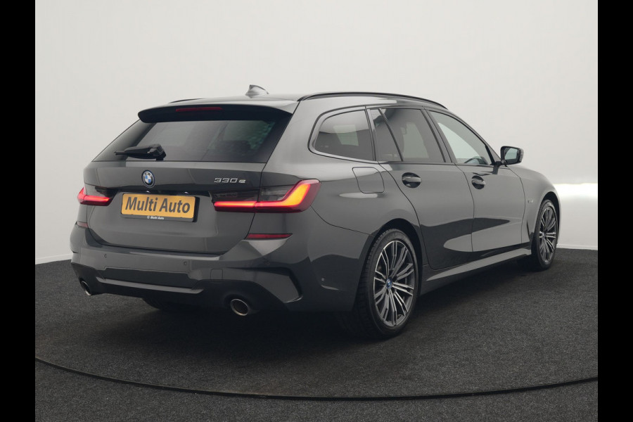 BMW 3 Serie Touring 330e M Sport 293pk Dealer O.H. Dravitgrau | Panodak | Adaptive Cruise | Camera | Lederen Sportstoelen Memory & Verwarmd | Sfeerverlichting | Stuur Verwarmd | Hifi Audio | Blis | Keyless | Apple Carplay | Plug In Hybrid |