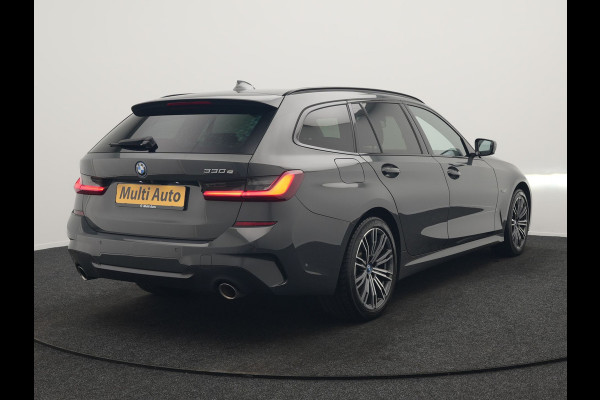 BMW 3 Serie Touring 330e M Sport 293pk Dealer O.H. Dravitgrau | Panodak | Adaptive Cruise | Camera | Lederen Sportstoelen Memory & Verwarmd | Sfeerverlichting | Stuur Verwarmd | Hifi Audio | Blis | Keyless | Apple Carplay | Plug In Hybrid |