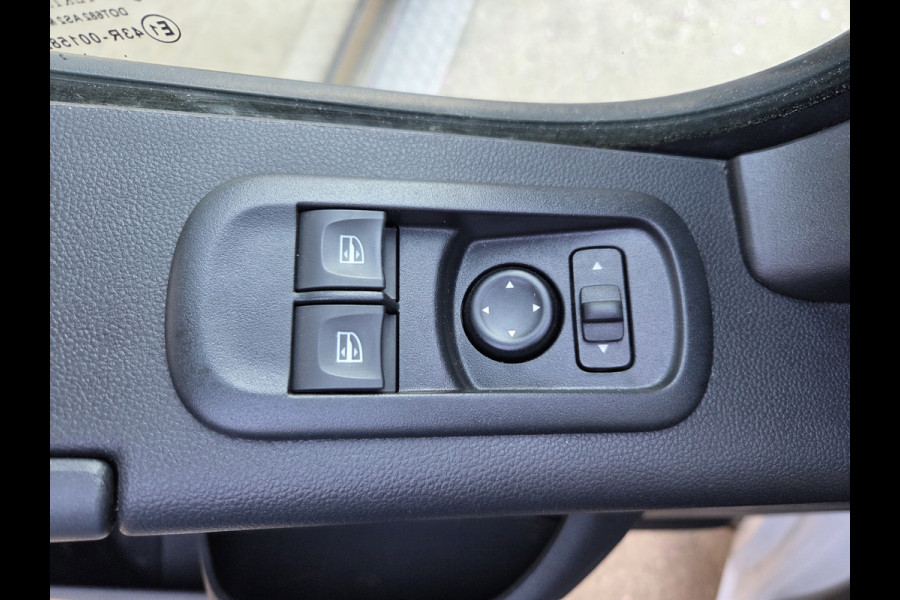 Nissan Interstar 2.3 dCi 150Pk / 110Kw L2/H2 Airco Cruise Achteruitrijcamera Trekhaak 2500 Kg