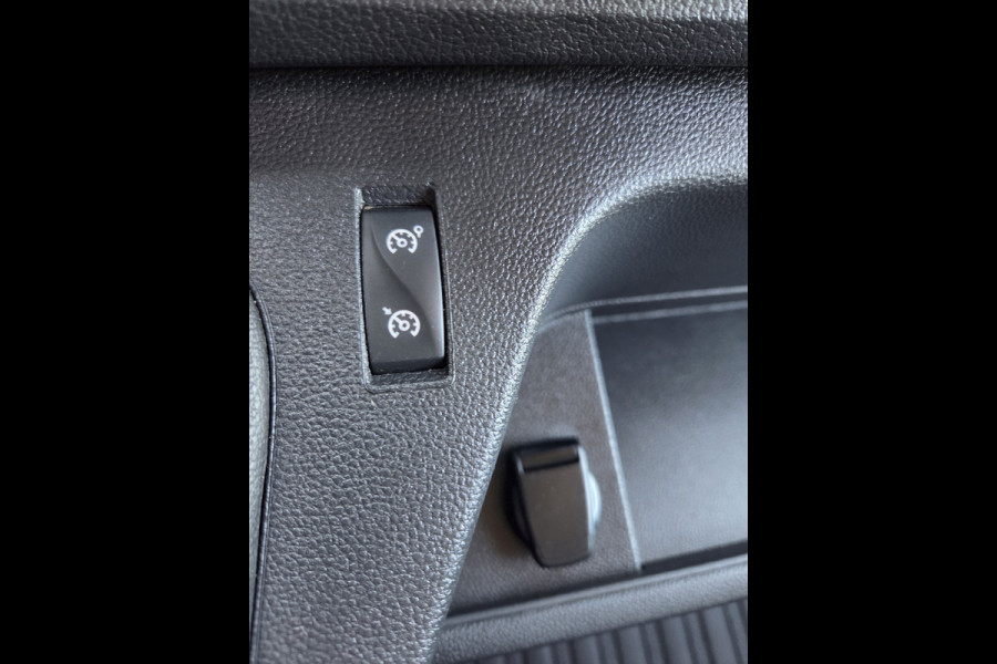 Nissan Interstar 2.3 dCi 150Pk / 110Kw L2/H2 Airco Cruise Achteruitrijcamera Trekhaak 2500 Kg