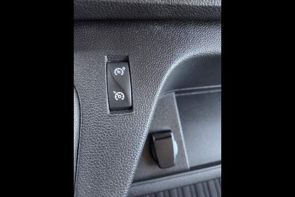 Nissan Interstar 2.3 dCi 150Pk / 110Kw L2/H2 Airco Cruise Achteruitrijcamera Trekhaak 2500 Kg