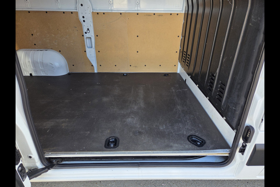 Nissan Interstar 2.3 dCi 150Pk / 110Kw L2/H2 Airco Cruise Achteruitrijcamera Trekhaak 2500 Kg