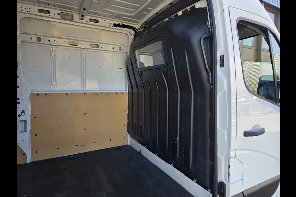 Nissan Interstar 2.3 dCi 150Pk / 110Kw L2/H2 Airco Cruise Achteruitrijcamera Trekhaak 2500 Kg