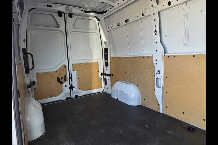 Nissan Interstar 2.3 dCi 150Pk / 110Kw L2/H2 Airco Cruise Achteruitrijcamera Trekhaak 2500 Kg