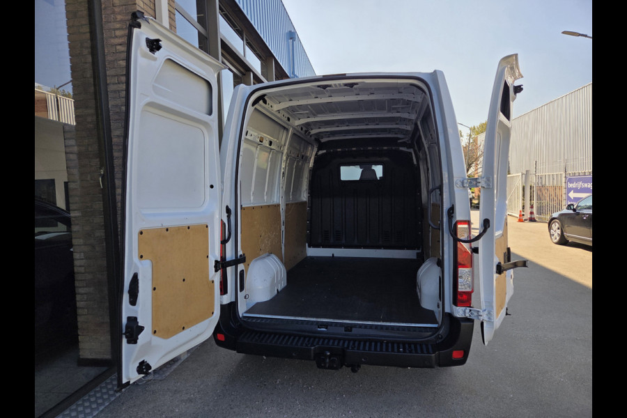 Nissan Interstar 2.3 dCi 150Pk / 110Kw L2/H2 Airco Cruise Achteruitrijcamera Trekhaak 2500 Kg