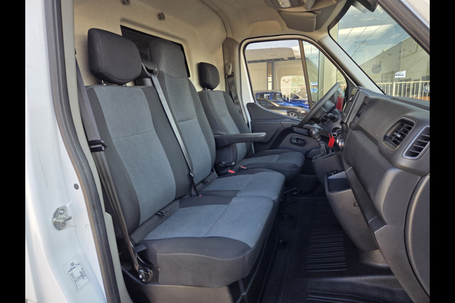 Renault Master / Nissan Interstar 2.3 dCi 150Pk / 110Kw L2/H2 Airco Cruise Achteruitrijcamera Trekhaak 2500 Kg