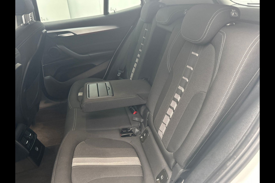 BMW X2 SDrive20i High Executive Automaat | Trekhaak | Navigatie | Climate-control | Cruise-control | Stoelverwarming |