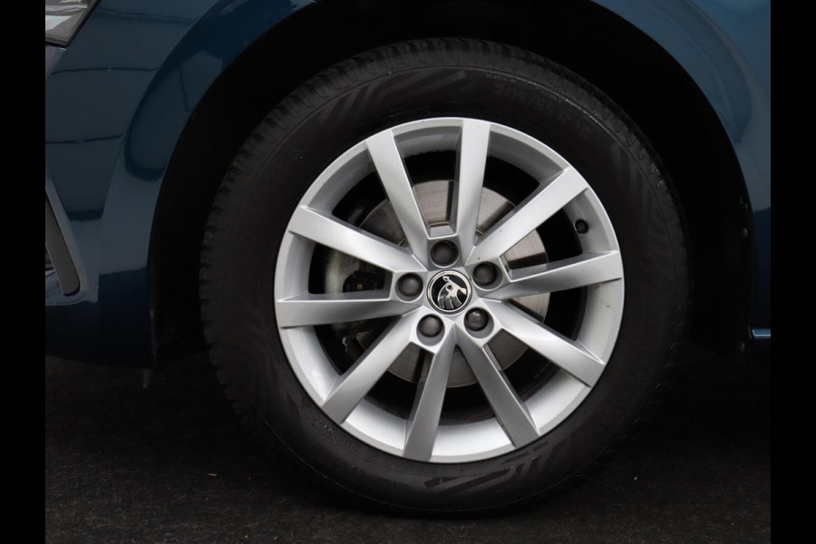 Škoda SCALA 1.0 TSI Business Edition | Automaat | Stoelverwarming | Adaptive cruise | Trekhaak | Carplay | Keyless | Climate control | Navigatie | Parkeerhulp | Virtual Cockpit