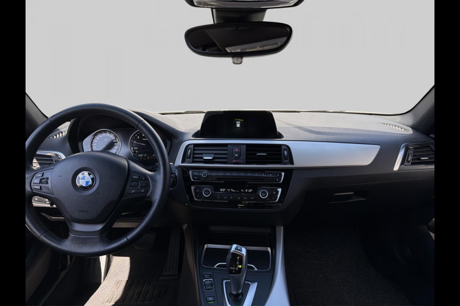BMW 1-serie 118i Executive Automaat Incl. Stoelverwarming | Lederen stoelen| Parkeersensoren | Navigatie