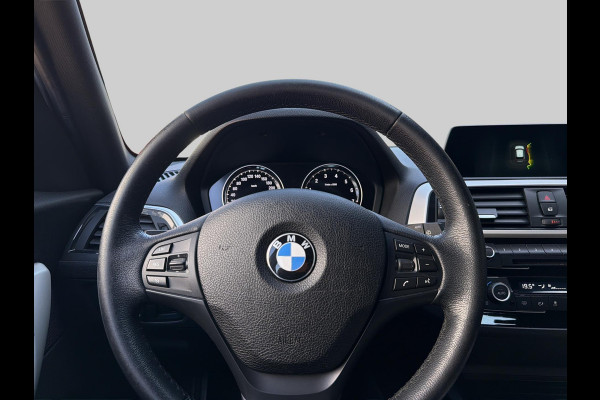 BMW 1-serie 118i Executive Automaat Incl. Stoelverwarming | Lederen stoelen| Parkeersensoren | Navigatie