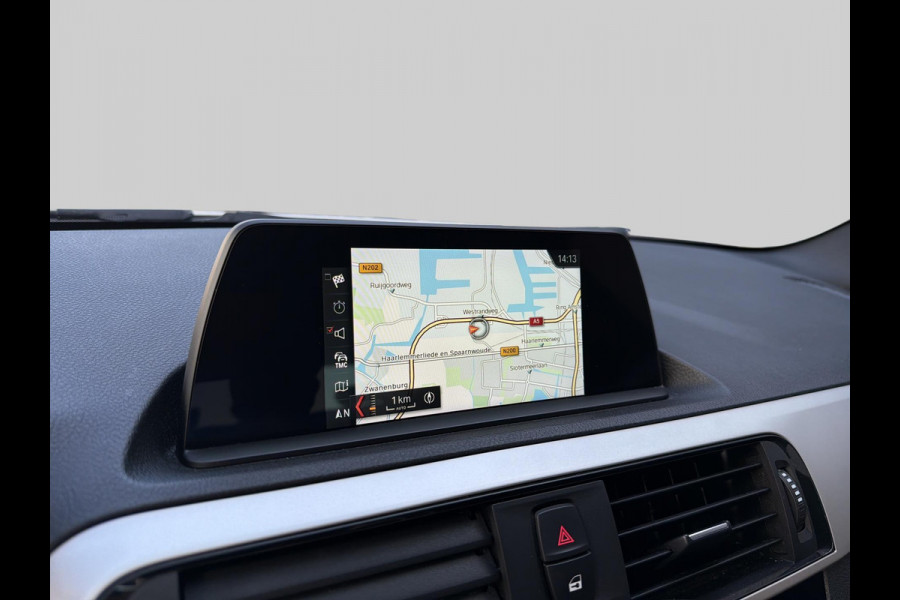 BMW 1-serie 118i Executive Automaat Incl. Stoelverwarming | Lederen stoelen| Parkeersensoren | Navigatie