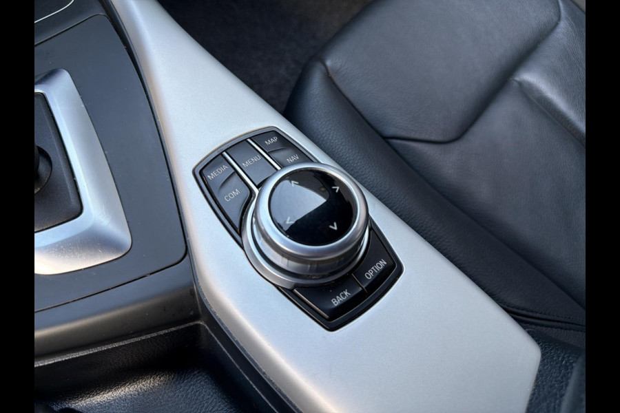 BMW 1-serie 118i Executive Automaat Incl. Stoelverwarming | Lederen stoelen| Parkeersensoren | Navigatie