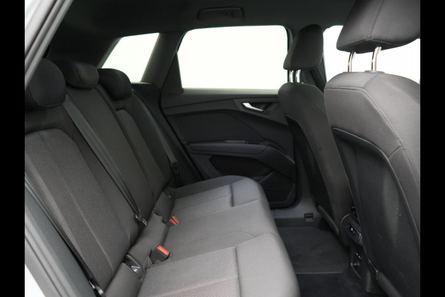 Audi Q4 e-tron 50 quattro Advanced edition 77 kWh 300pk Dealer O.H. | Apple Carplay | Voorstoelen Verwarmd | Navigatie Plus | 19"L.M | LED | Cruise Control | DAB | Virtual |