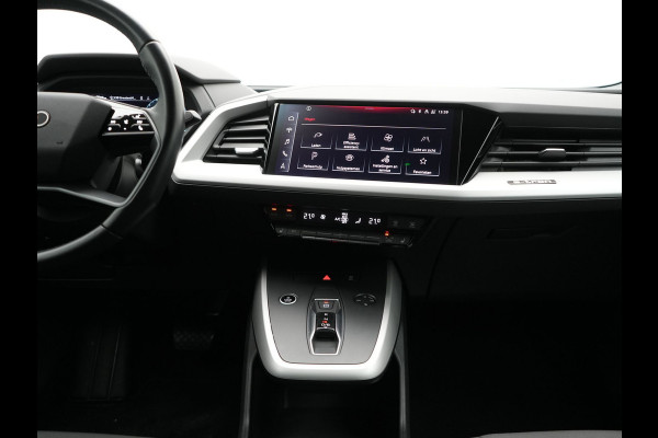 Audi Q4 e-tron 50 quattro Advanced edition 77 kWh 300pk Dealer O.H. | Apple Carplay | Voorstoelen Verwarmd | Navigatie Plus | 19"L.M | LED | Cruise Control | DAB | Virtual |