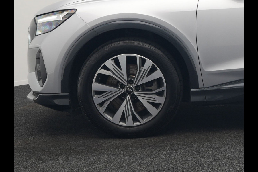 Audi Q4 e-tron 50 quattro Advanced edition 77 kWh 300pk Dealer O.H. | Apple Carplay | Voorstoelen Verwarmd | Navigatie Plus | 19"L.M | LED | Cruise Control | DAB | Virtual |