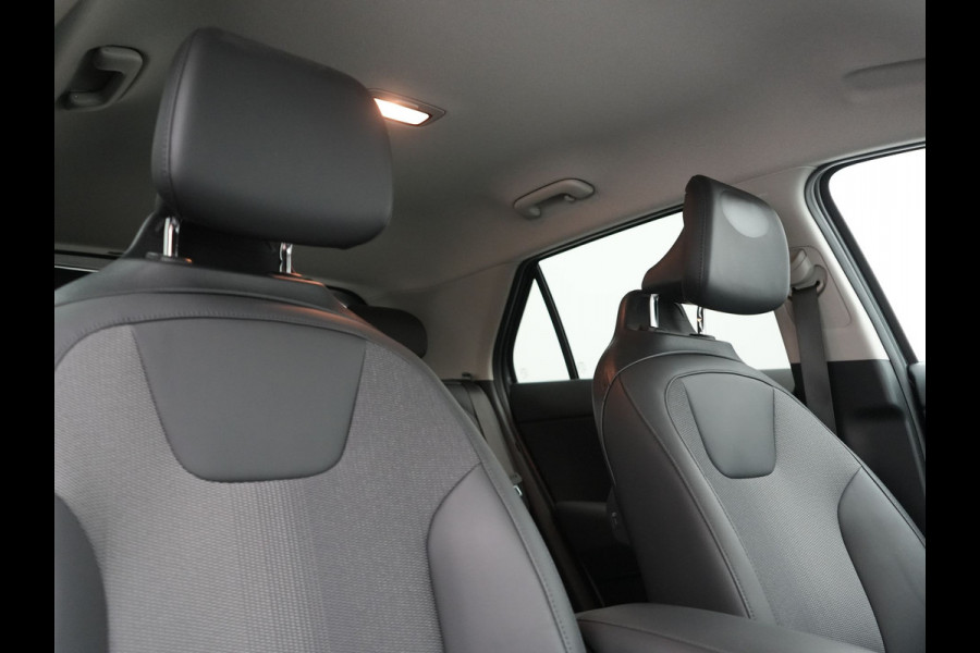 Kia Niro 1.6 GDi DynamicLine PHEV 182pk Dealer O.H. | Adaptive Cruise | Camera | Sportstoelen & Stuur Verwarmd | Sfeerverlichting | Apple Carplay | Keyless | Blis | Navigatie | DAB | LED Koplampen | Virtual | Plug In Hybrid |