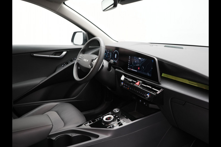 Kia Niro 1.6 GDi DynamicLine PHEV 182pk Dealer O.H. | Adaptive Cruise | Camera | Sportstoelen & Stuur Verwarmd | Sfeerverlichting | Apple Carplay | Keyless | Blis | Navigatie | DAB | LED Koplampen | Virtual | Plug In Hybrid |
