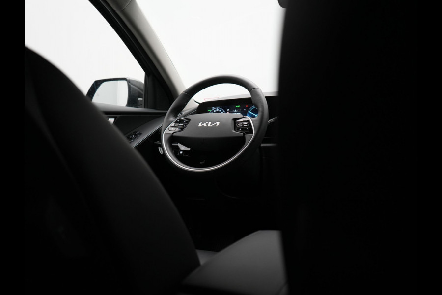 Kia Niro 1.6 GDi DynamicLine PHEV 182pk Dealer O.H. | Adaptive Cruise | Camera | Sportstoelen & Stuur Verwarmd | Sfeerverlichting | Apple Carplay | Keyless | Blis | Navigatie | DAB | LED Koplampen | Virtual | Plug In Hybrid |