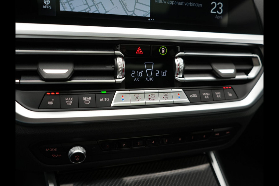 BMW 3 Serie Touring 330e M Sport 293pk Dealer O.H. Dravitgrau | Panodak | Adaptive Cruise | Camera | Lederen Sportstoelen Memory & Verwarmd | Sfeerverlichting | Stuur Verwarmd | Hifi Audio | Blis | Keyless | Apple Carplay | Plug In Hybrid |
