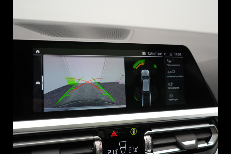 BMW 3 Serie Touring 330e M Sport 293pk Dealer O.H. Dravitgrau | Panodak | Adaptive Cruise | Camera | Lederen Sportstoelen Memory & Verwarmd | Sfeerverlichting | Stuur Verwarmd | Hifi Audio | Blis | Keyless | Apple Carplay | Plug In Hybrid |