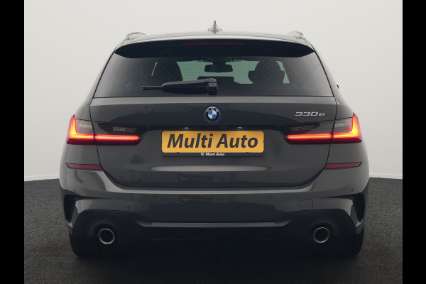 BMW 3 Serie Touring 330e M Sport 293pk Dealer O.H. Dravitgrau | Panodak | Adaptive Cruise | Camera | Lederen Sportstoelen Memory & Verwarmd | Sfeerverlichting | Stuur Verwarmd | Hifi Audio | Blis | Keyless | Apple Carplay | Plug In Hybrid |