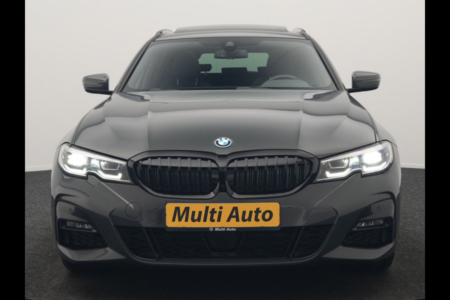 BMW 3 Serie Touring 330e M Sport 293pk Dealer O.H. Dravitgrau | Panodak | Adaptive Cruise | Camera | Lederen Sportstoelen Memory & Verwarmd | Sfeerverlichting | Stuur Verwarmd | Hifi Audio | Blis | Keyless | Apple Carplay | Plug In Hybrid |