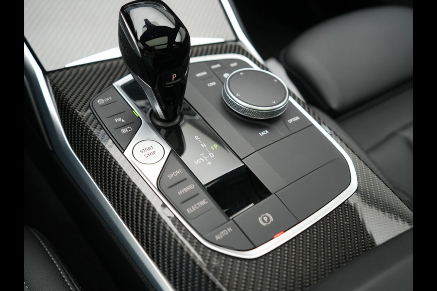 BMW 3 Serie Touring 330e M Sport 293pk Dealer O.H. Dravitgrau | Panodak | Adaptive Cruise | Camera | Lederen Sportstoelen Memory & Verwarmd | Sfeerverlichting | Stuur Verwarmd | Hifi Audio | Blis | Keyless | Apple Carplay | Plug In Hybrid |