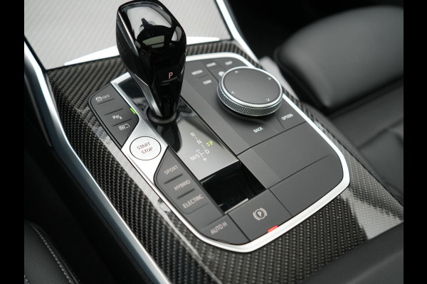 BMW 3 Serie Touring 330e M Sport 293pk Dealer O.H. Dravitgrau | Panodak | Adaptive Cruise | Camera | Lederen Sportstoelen Memory & Verwarmd | Sfeerverlichting | Stuur Verwarmd | Hifi Audio | Blis | Keyless | Apple Carplay | Plug In Hybrid |