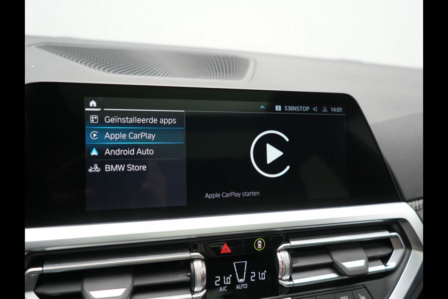 BMW 3 Serie Touring 330e M Sport 293pk Dealer O.H. Dravitgrau | Panodak | Adaptive Cruise | Camera | Lederen Sportstoelen Memory & Verwarmd | Sfeerverlichting | Stuur Verwarmd | Hifi Audio | Blis | Keyless | Apple Carplay | Plug In Hybrid |