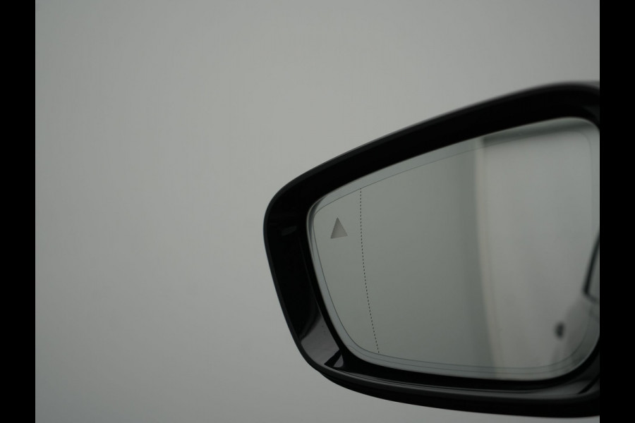 BMW 3 Serie Touring 330e M Sport 293pk Dealer O.H. Dravitgrau | Panodak | Adaptive Cruise | Camera | Lederen Sportstoelen Memory & Verwarmd | Sfeerverlichting | Stuur Verwarmd | Hifi Audio | Blis | Keyless | Apple Carplay | Plug In Hybrid |