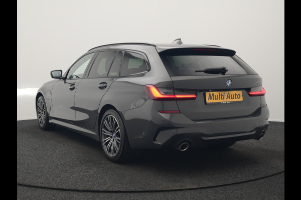 BMW 3 Serie Touring 330e M Sport 293pk Dealer O.H. Dravitgrau | Panodak | Adaptive Cruise | Camera | Lederen Sportstoelen Memory & Verwarmd | Sfeerverlichting | Stuur Verwarmd | Hifi Audio | Blis | Keyless | Apple Carplay | Plug In Hybrid |