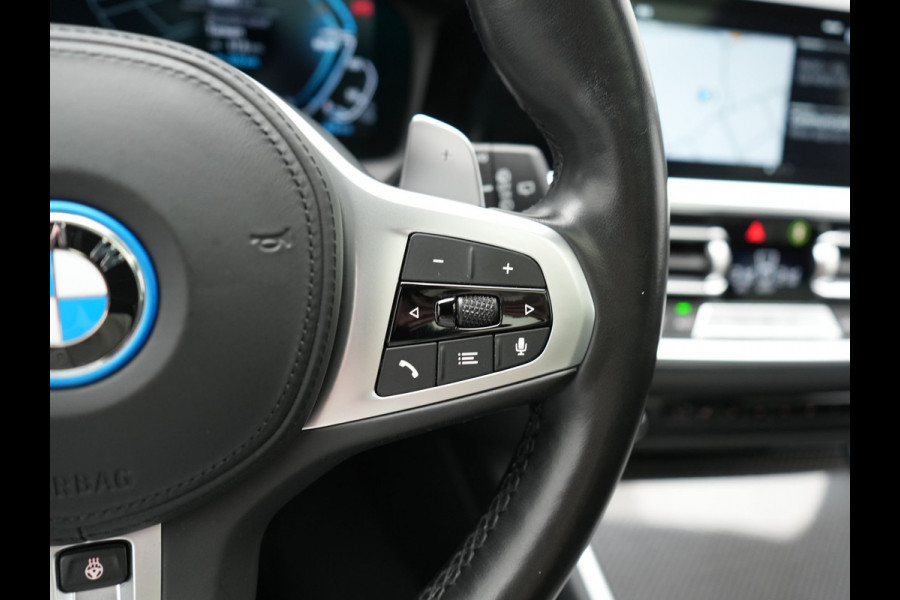 BMW 3 Serie Touring 330e M Sport 293pk Dealer O.H. Dravitgrau | Panodak | Adaptive Cruise | Camera | Lederen Sportstoelen Memory & Verwarmd | Sfeerverlichting | Stuur Verwarmd | Hifi Audio | Blis | Keyless | Apple Carplay | Plug In Hybrid |