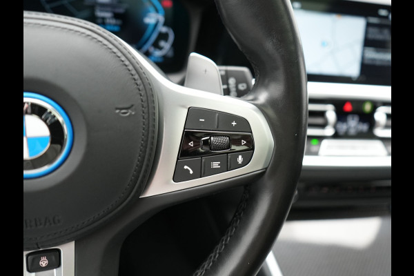 BMW 3 Serie Touring 330e M Sport 293pk Dealer O.H. Dravitgrau | Panodak | Adaptive Cruise | Camera | Lederen Sportstoelen Memory & Verwarmd | Sfeerverlichting | Stuur Verwarmd | Hifi Audio | Blis | Keyless | Apple Carplay | Plug In Hybrid |