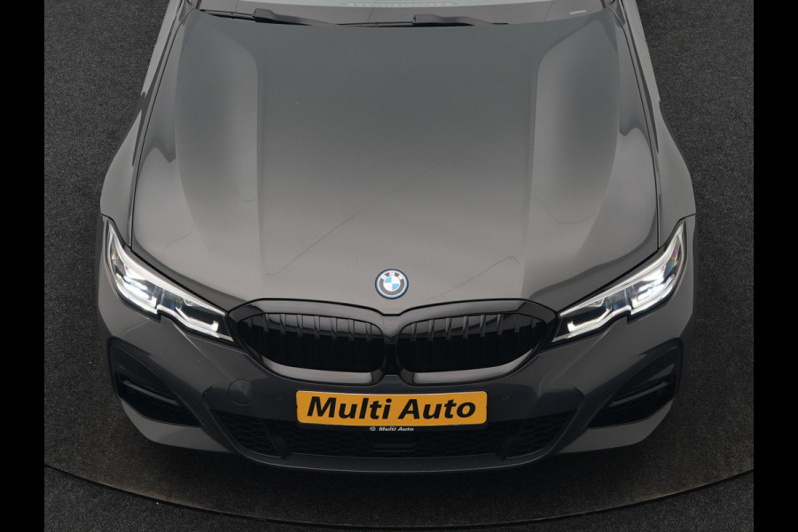 BMW 3 Serie Touring 330e M Sport 293pk Dealer O.H. Dravitgrau | Panodak | Adaptive Cruise | Camera | Lederen Sportstoelen Memory & Verwarmd | Sfeerverlichting | Stuur Verwarmd | Hifi Audio | Blis | Keyless | Apple Carplay | Plug In Hybrid |