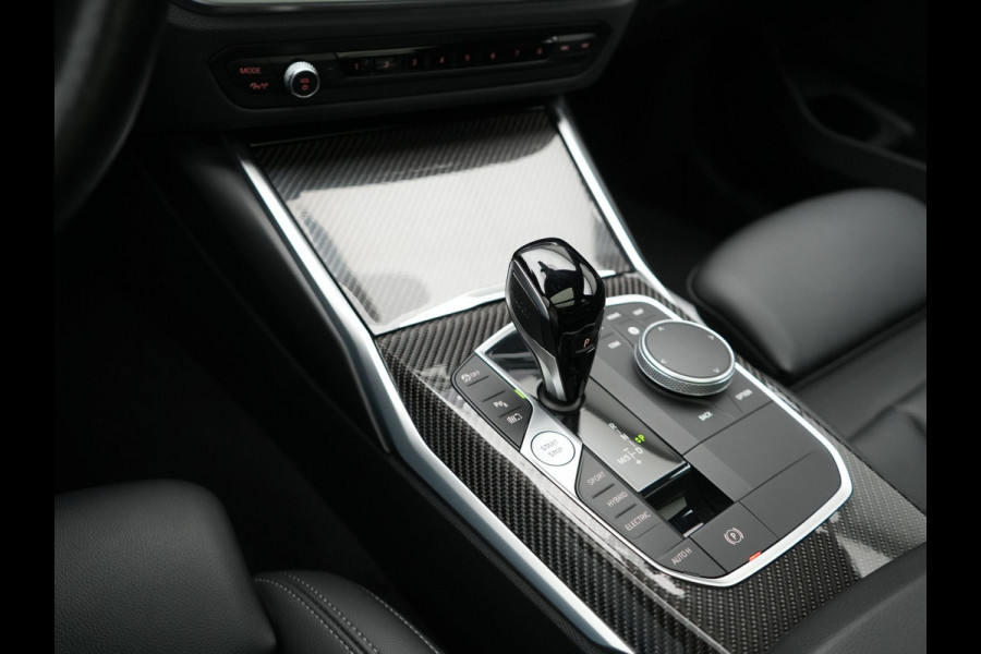 BMW 3 Serie Touring 330e M Sport 293pk Dealer O.H. Dravitgrau | Panodak | Adaptive Cruise | Camera | Lederen Sportstoelen Memory & Verwarmd | Sfeerverlichting | Stuur Verwarmd | Hifi Audio | Blis | Keyless | Apple Carplay | Plug In Hybrid |